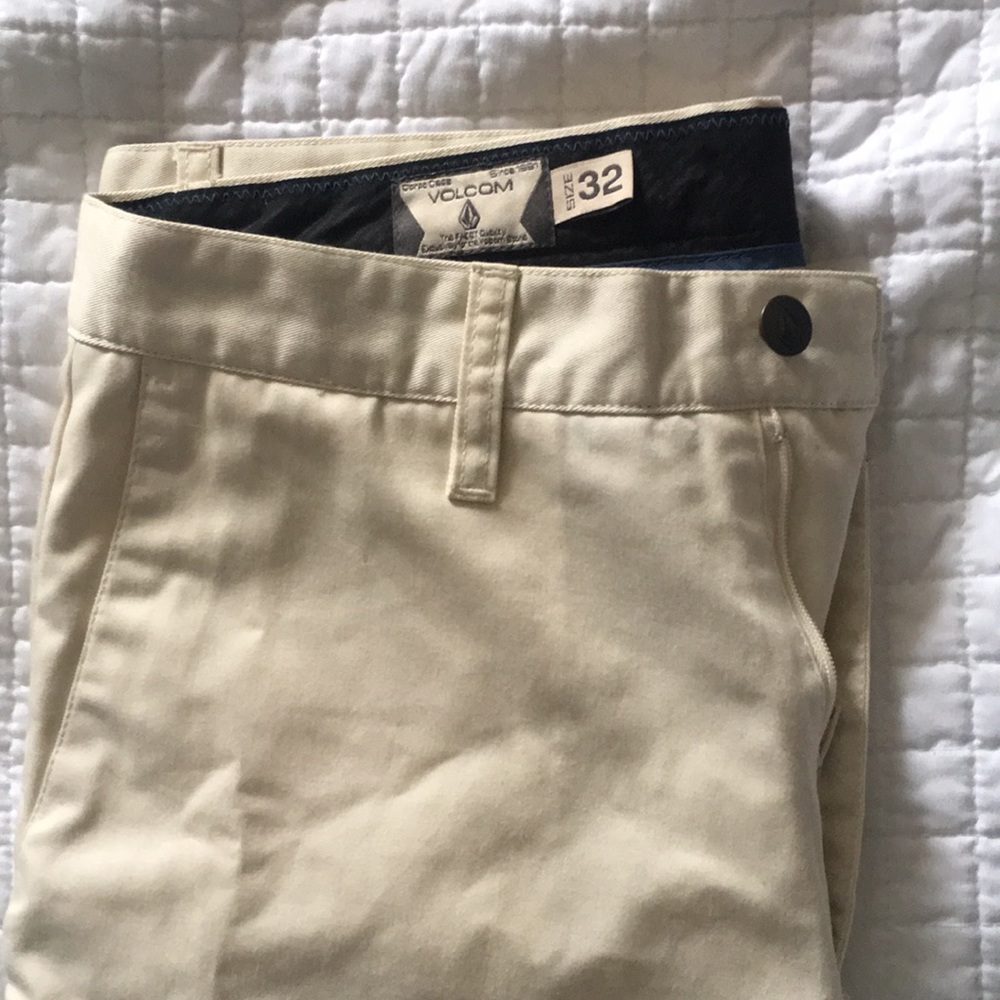Volcom Shorts - Picture 2 of 4